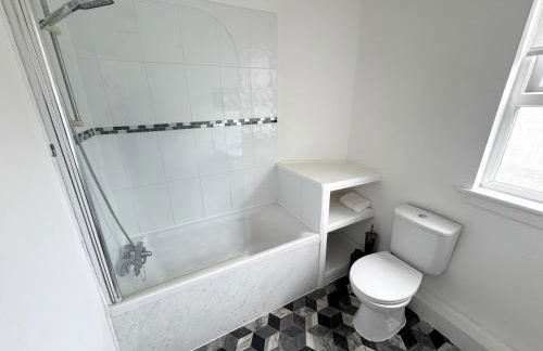 2 bed apartment complete with bedding and towels - Foto 21