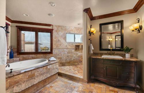 Grand Retreat Rooftop Bliss and Ocean Views - Foto 10