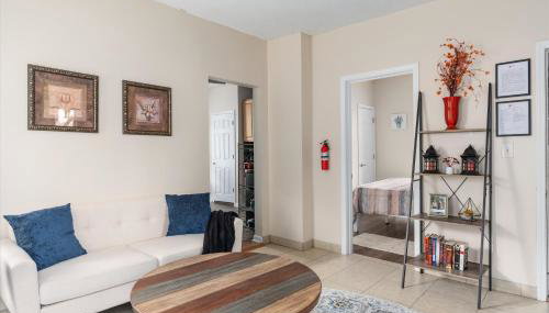 4BR Home Near Downtown Sleeps 10 - Tulip - Foto 4