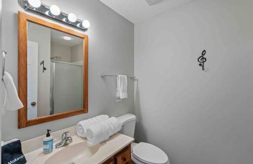 ~Spacious / Cozy / Sleeps 8+ Near MTSU and Siegel - Foto 36