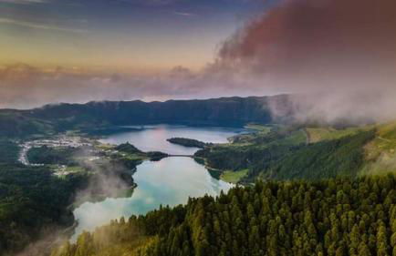 Blue And Gold Cozy Home - Photo 17