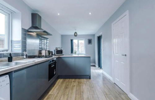 Lux 3 Bed 10 mins from Centre - Parking & Netflix - Foto 10
