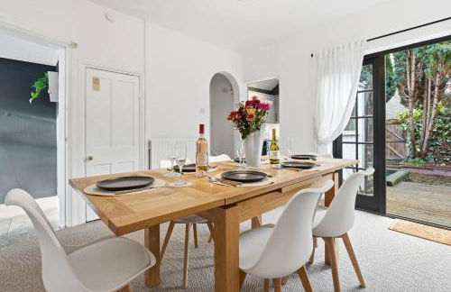 Luxurious 3 bed 1 Bath Stay Ideal for Families and Contractors - Photo 31