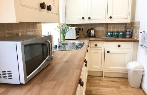 The Annex - Penzance town centre with parking - Photo 2