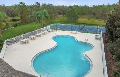 Spacious retreat w pool & game room - Foto 74