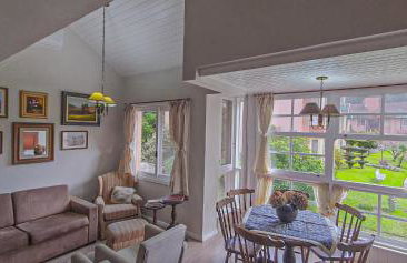 Duplex Floresta Negra - Sua Base perfeita em Gramado! Ótima LOCALIZAÇÃO LAGONegro 500m - 02 Quartos e 02 Banheiros para FAMILIA em CONDOMINIO FECHAD0, cozinha completa com GARAGEM e portaria 24h - Foto 5