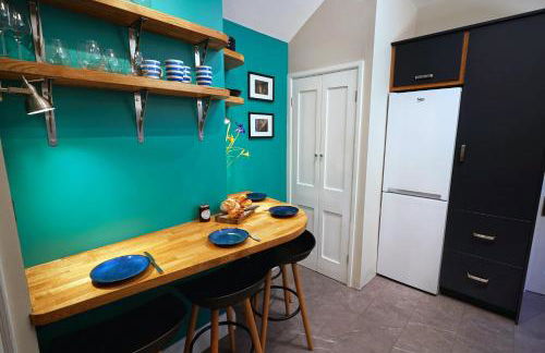 Calm 1 Bed Apartment with Parking in Winchester by At Hem - Foto 9