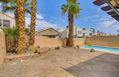 Near Shopping and Golf Family Retreat in Las Vegas! - Photo 25