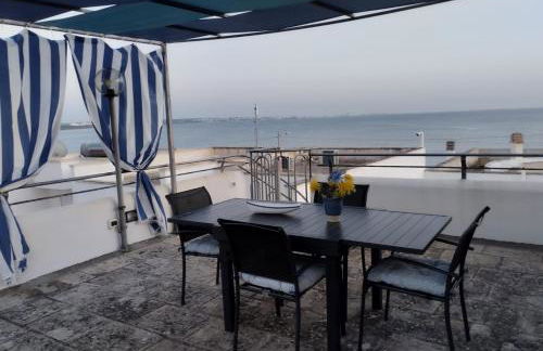 Appartamento rifinito con vista panoramica a 50 mt dal mare - Foto 1