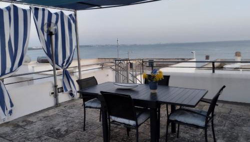 Appartamento rifinito con vista panoramica a 50 mt dal mare - Foto 1