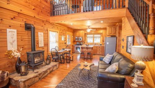 West Jefferson Cabin- Hot Tub, Fireplace, Sleeps 7 - Foto 2
