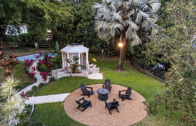 8BR Gem With Pool, Lake View & Tons of Amenities! - Foto 23