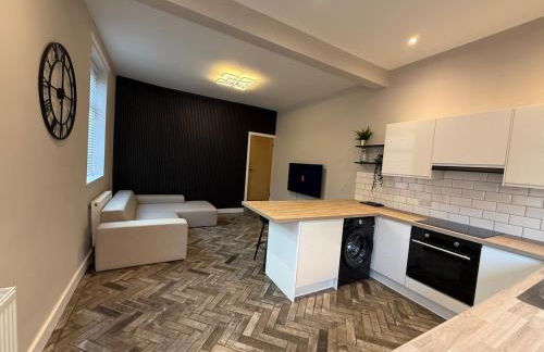 Modern 3 Bedroom house, short walk to train station and town centre, close to Manchester Airport and PLouise - Foto 7