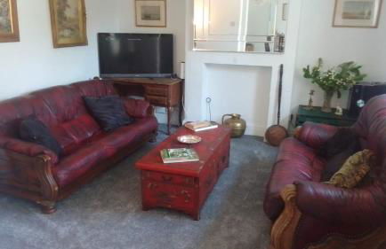 4 Bed-2 Bath-Bar-Pool Table-Library- Xmas venue - Photo 3