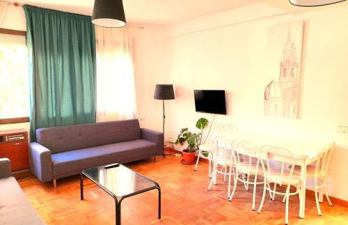 NO FIESTAS, 5 DORMITORIOS Solo familias, parejas o trabajo PARKING Público Gratis a 300m - Foto 20