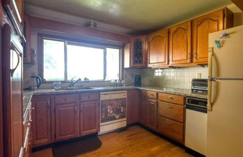 Boho Waterfront Getaway 5 Bedroom Retreat - Foto 9