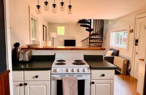 Charming 1BD Loft in Shelburne - Photo 3