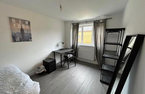 House - Sleeps 8 - Free Parking and Ps5 - Foto 9