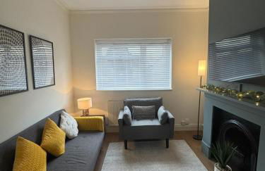 Stylish 3 Bed House in Fratton with Garden & Parking, Sleeps 6 - Foto 3