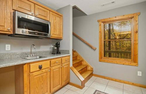 4 BR Mountain Cabin with Hot Tub & Fire Pit in GA - Foto 34