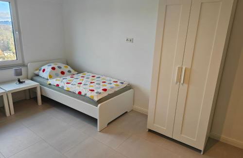 Siegen - Geisweid Work and stay Neu Modernisiert 3 Schlafzimmer Badezimmer Wohnzimmer Balkon - Foto 41