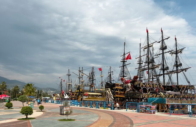 Barca pirata Alanya con bevande, cibo e trasferimento opzionale - Foto 1