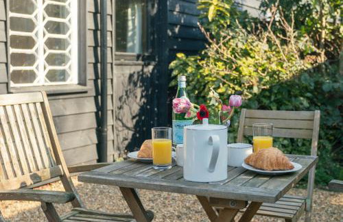 1 Henham Barns - Photo 2