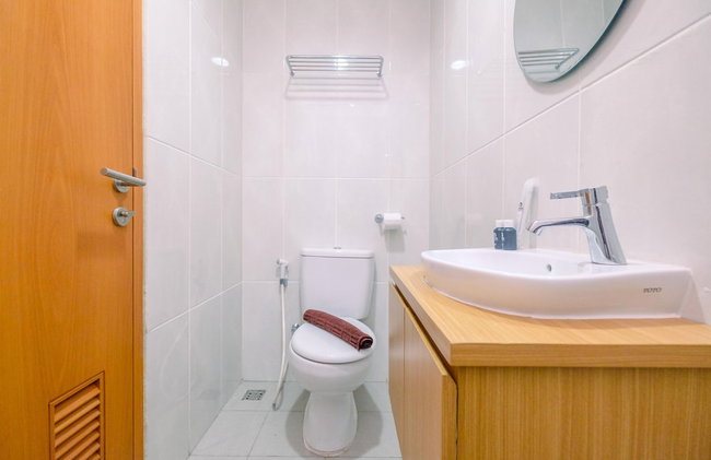 Good Choice And Strategic 2Br Without Living Room Evenciio Apartment - Foto 17