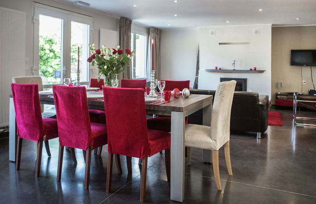 Well Kept House with Fireplace near Forest - Foto 18