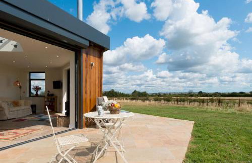 The Hexagon, wow what a location, views over the Essex marshes and sea - Foto 18