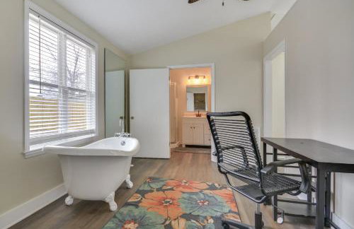 Tranquil Lakefront Home with Sunroom in Burlington - Foto 24