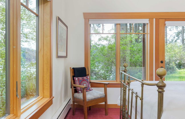 Goss Lake Chalet by Avantstay Lakefront w/ Dock - Photo 27