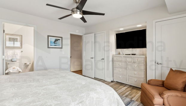 Oceanside Townhouse with Ocean View and Access to the Deck by RedAwning - Foto 4, Habitación