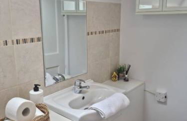 Hyland Apartment by CityNest - Foto 17