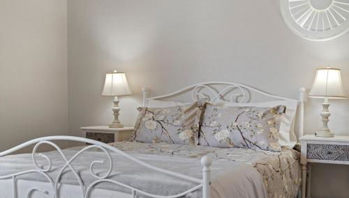 French Country Charm with Pool and Mountain Views - Foto 4