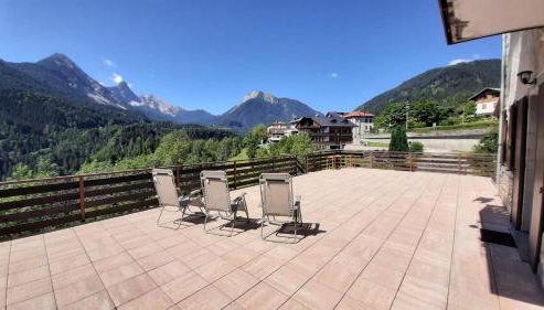 CAMPO BASE CADORE con parcheggio auto e garage moto - Foto 4