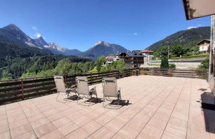 CAMPO BASE CADORE con parcheggio auto e garage moto - Foto 4