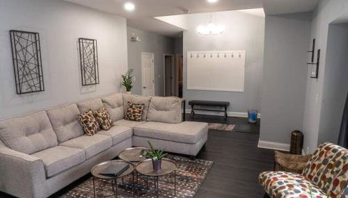 Modern 3BDRM, Renovated, Spacious & Central - Foto 4