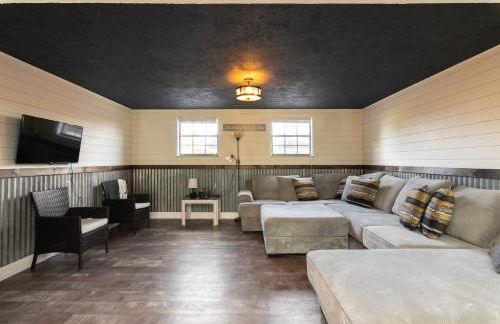 Sleeps 12, Wooded Lot, Near Ark, Great for Family - Foto 19