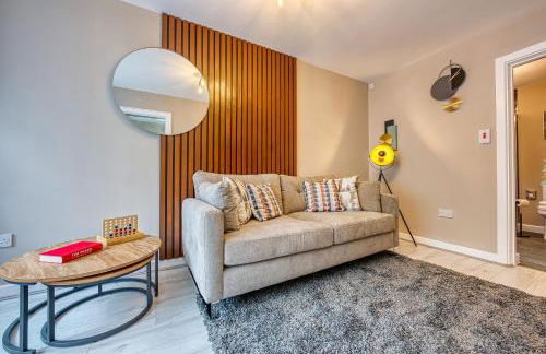 Elegant 5 Bed House - Sleeps 9, Central Solihull, NEC, JLR, HS2, Resorts World, Airport Business and Leisure Stays, - Foto 6