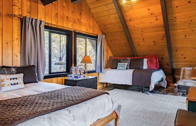 Legacy Lodge by Avantstay Upper-level Retreat Deck, Hot Tub - Foto 2