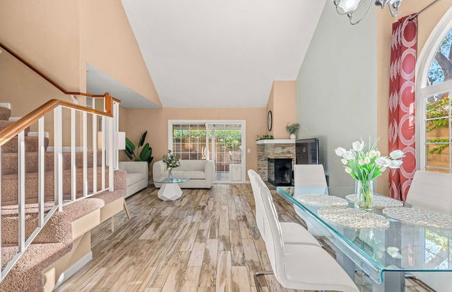 Spacious Retreat w Modern Decor and Private Yard - Photo 31