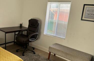 Charming Historic Home with Modern Comforts - Foto 28