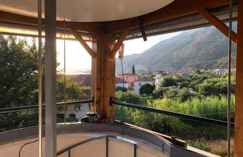 Steinturm mit Dach-Terrasse zwischen Fluß, Meer und Gebirge- Spiti Pirgos - Foto 31