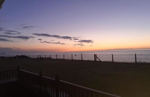 Lovely 5 Berth Bungalow At Waterside Village Park In Corton Ref 14006W - Photo 2