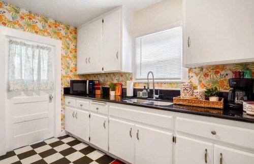 Bright and Quirky Hillcrest Craftsman - Photo 4