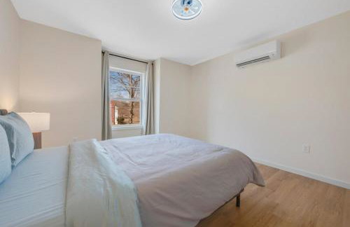 Spacious 5BR Home KING Bed Wi-Fi Parking - Foto 14