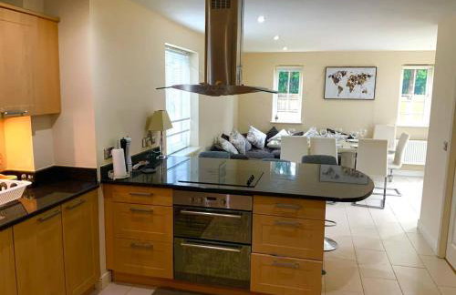 Luxurious Executive 5 Bedroom Whole Home - For 10 - Foto 17