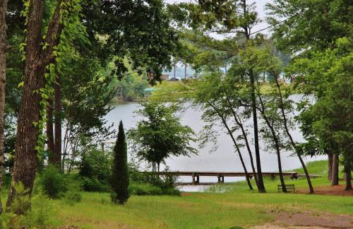 Lake Palestine Family Getaway with Waterfront Deck - Foto 33