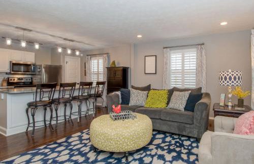 Cozy Getaway - Close to DT Nash & Germantown - Foto 1